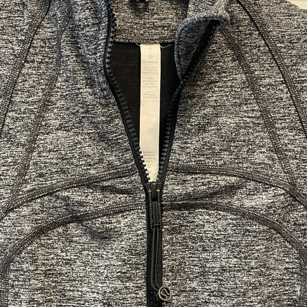 Lululemon size 8 black/grey define jacket - Picture 2 of 3